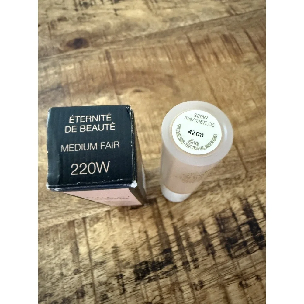 GUCCI Eternite De Beaute 24H Wear Liquid Foundation SPF 15 220W 5 ml. NIB